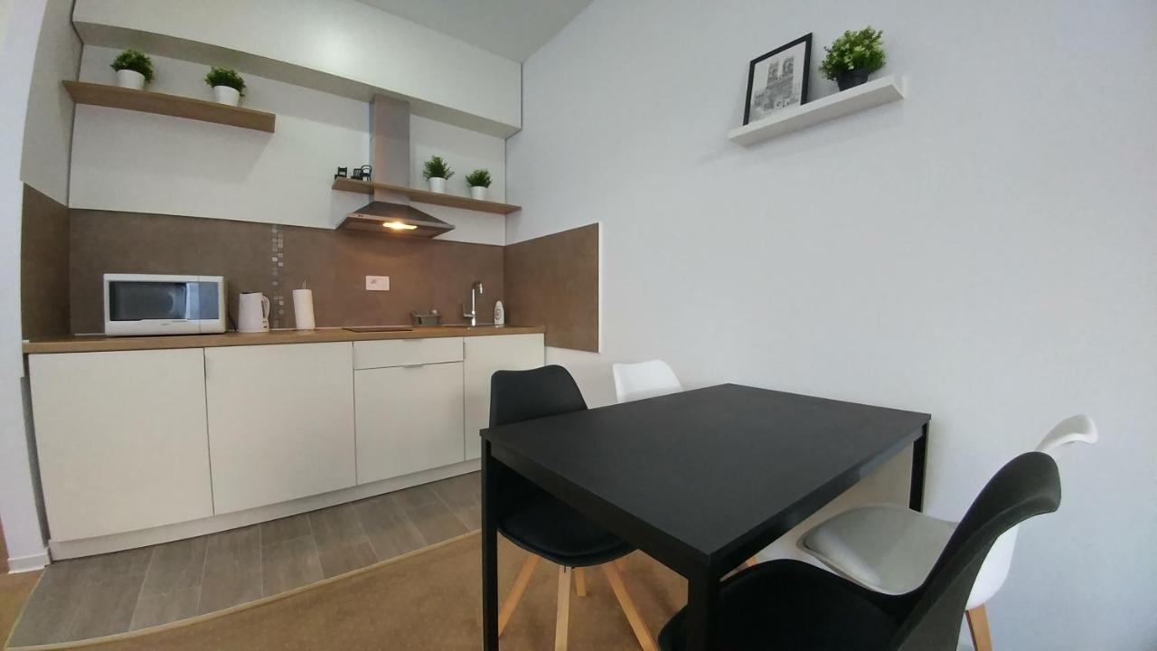 J&J Apartments Belgrado Buitenkant foto