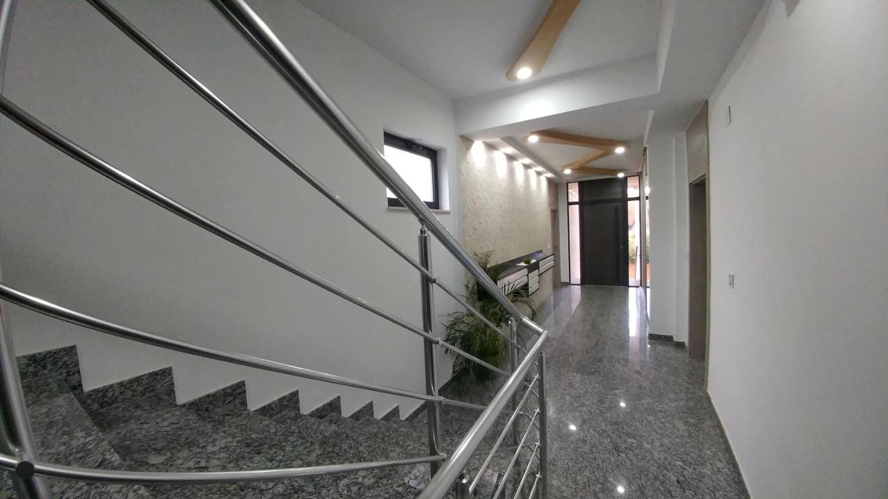 J&J Apartments Belgrado Buitenkant foto
