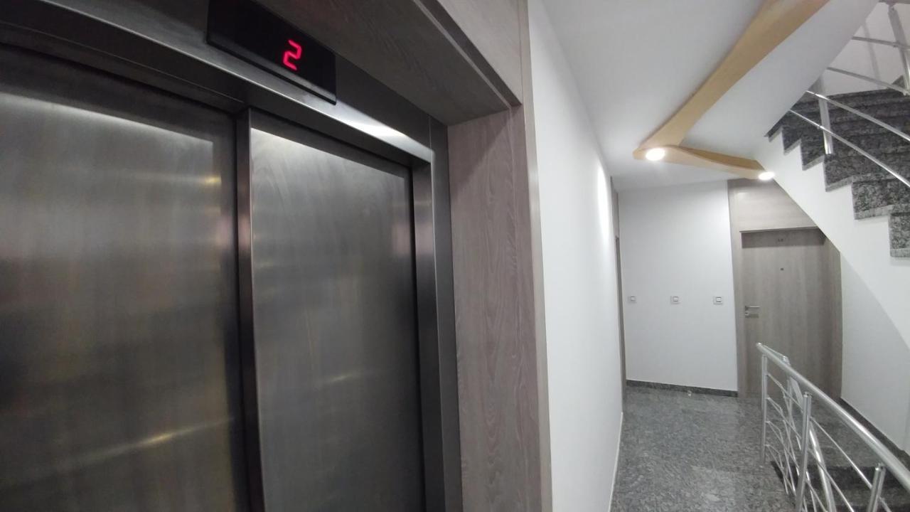 J&J Apartments Belgrado Buitenkant foto