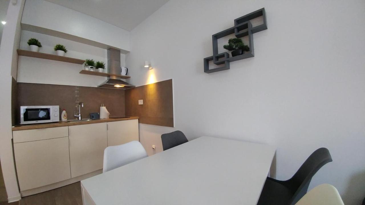 J&J Apartments Belgrado Buitenkant foto
