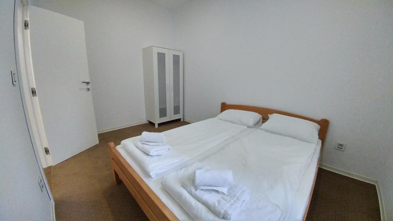 J&J Apartments Belgrado Buitenkant foto