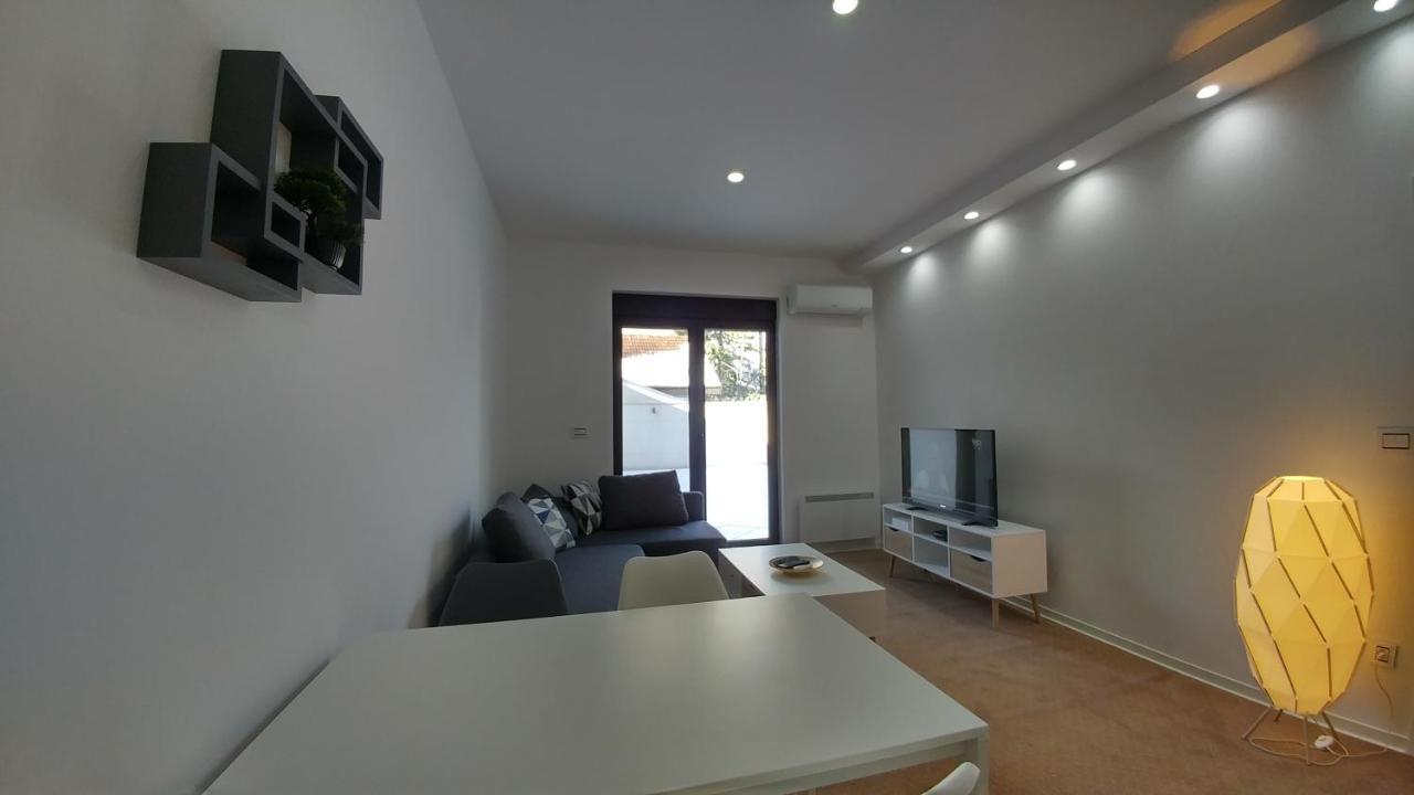 J&J Apartments Belgrado Buitenkant foto