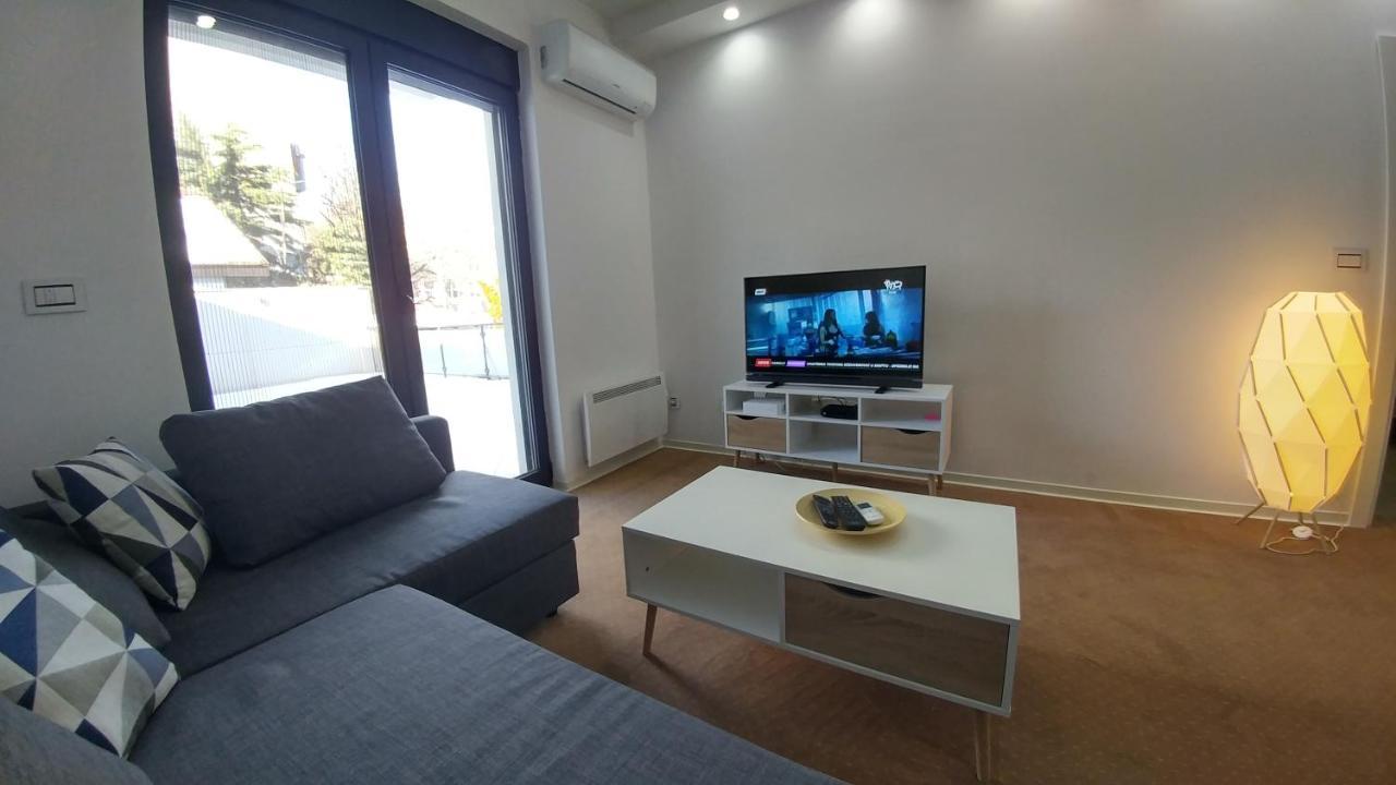 J&J Apartments Belgrado Buitenkant foto