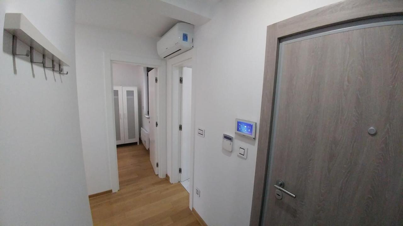 J&J Apartments Belgrado Buitenkant foto