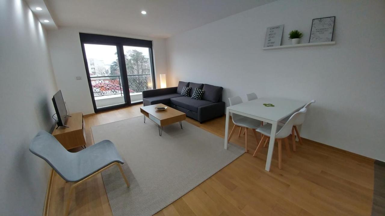 J&J Apartments Belgrado Buitenkant foto