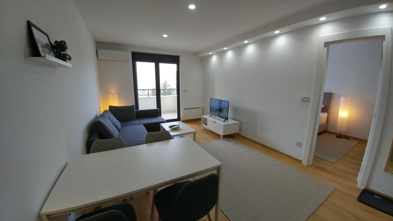 J&J Apartments Belgrado Buitenkant foto