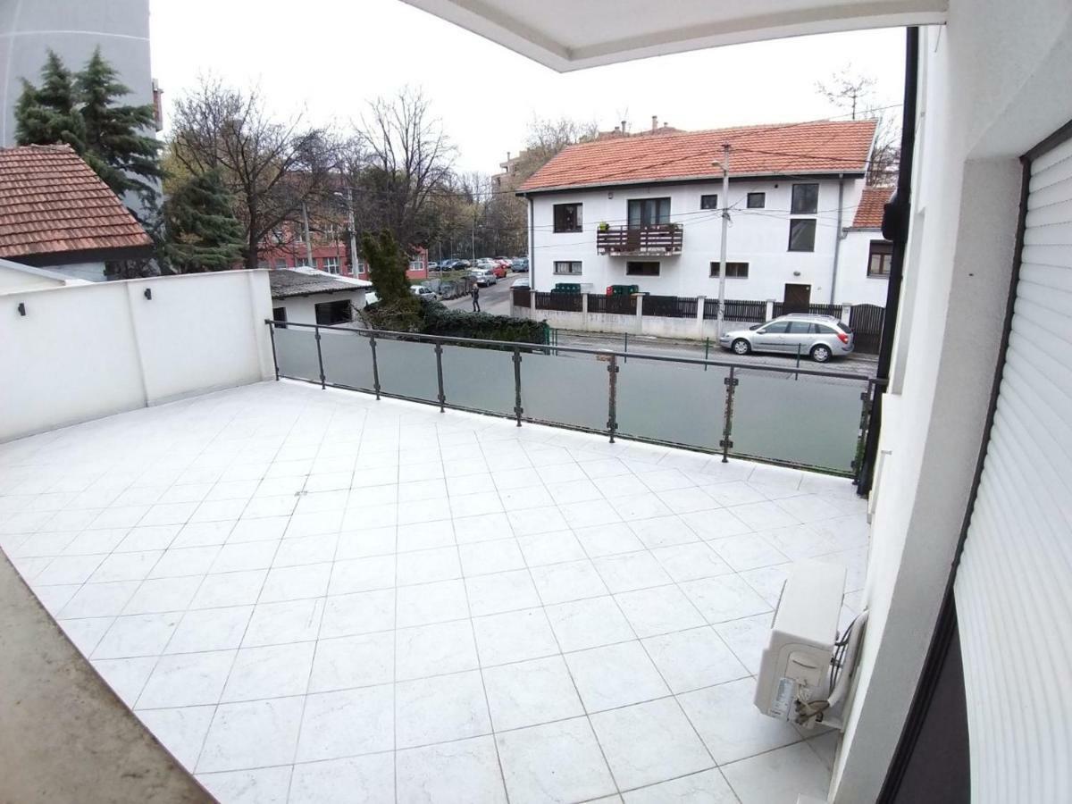 J&J Apartments Belgrado Buitenkant foto