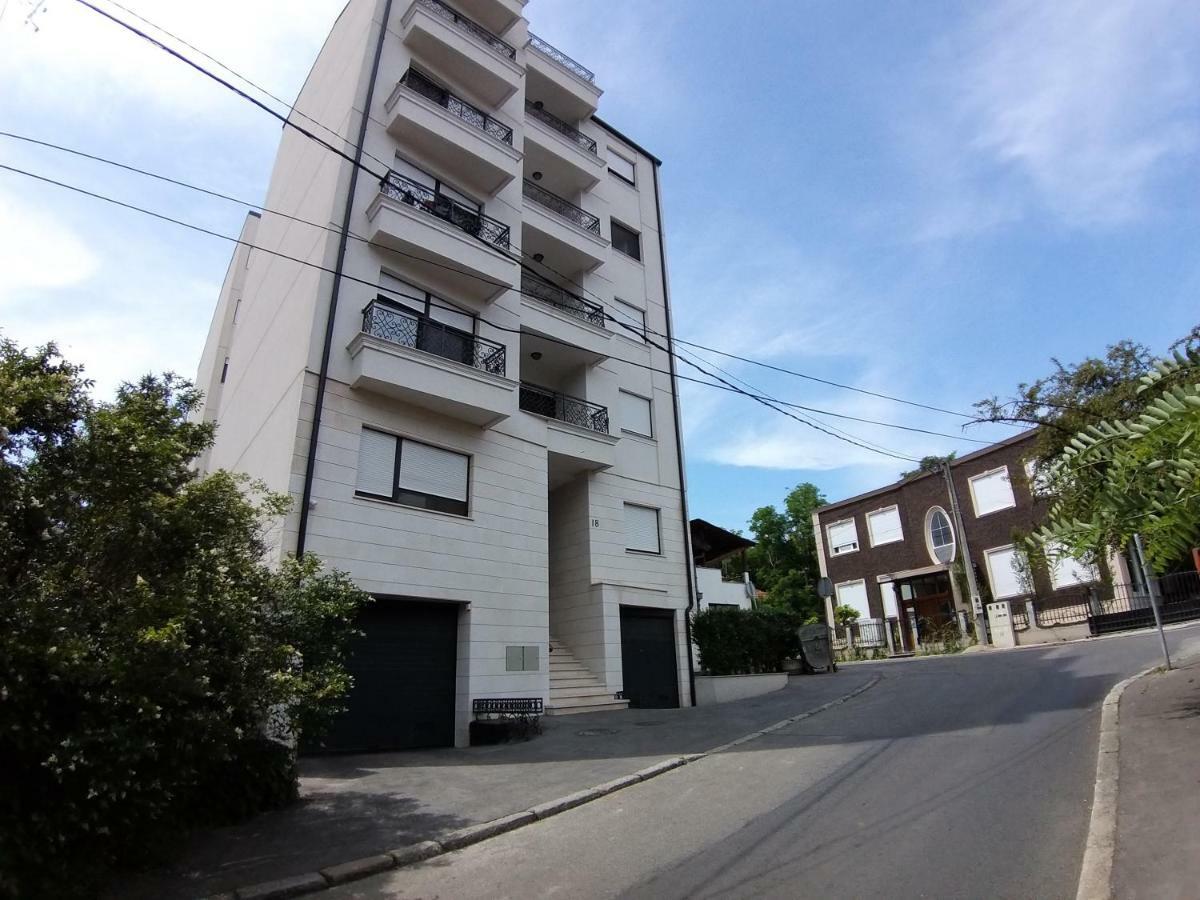 J&J Apartments Belgrado Buitenkant foto
