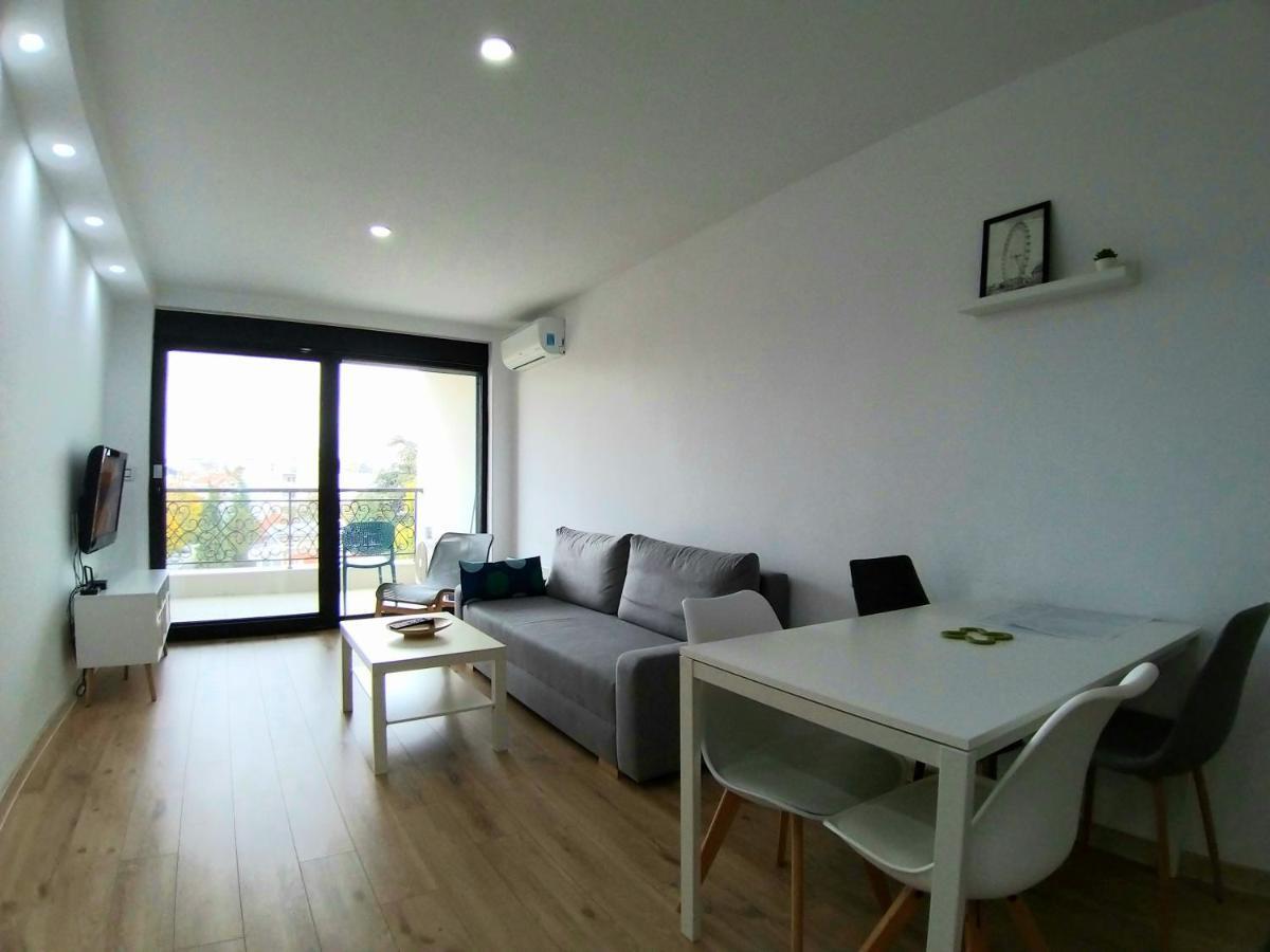 J&J Apartments Belgrado Buitenkant foto